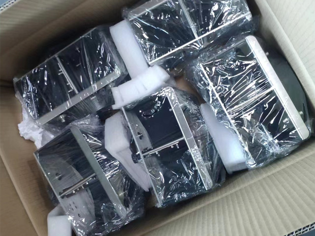 出幾臺(tái)螺絲機(jī)料倉(cāng)到東莞某電子廠